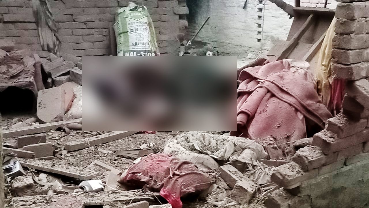 চাঁপাইনবাবগঞ্জে বিস্ফোরণের বাড়িতে আইনশৃঙ্খলা বাহিনীর তৎপরতা