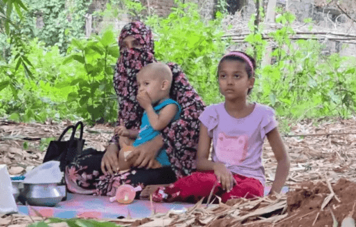 স্বামীর মৃত্যুর পর সম্পত্তি বিরোধে ঘরছাড়া—দুই শিশুকে নিয়ে কবরের পাশে রাত কাটানো এক বিধবার ঘটনা বাংলাদেশের গ্রামীণ বাস্তবতা, নারী ও শিশু সুরক্ষা সংকট এবং আইন প্রয়োগের সীমাবদ্ধতার গভীর চিত্র তুলে ধরে।